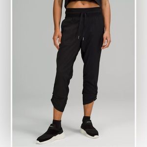 Lululemon Dance Studio Crop 25” black size 6